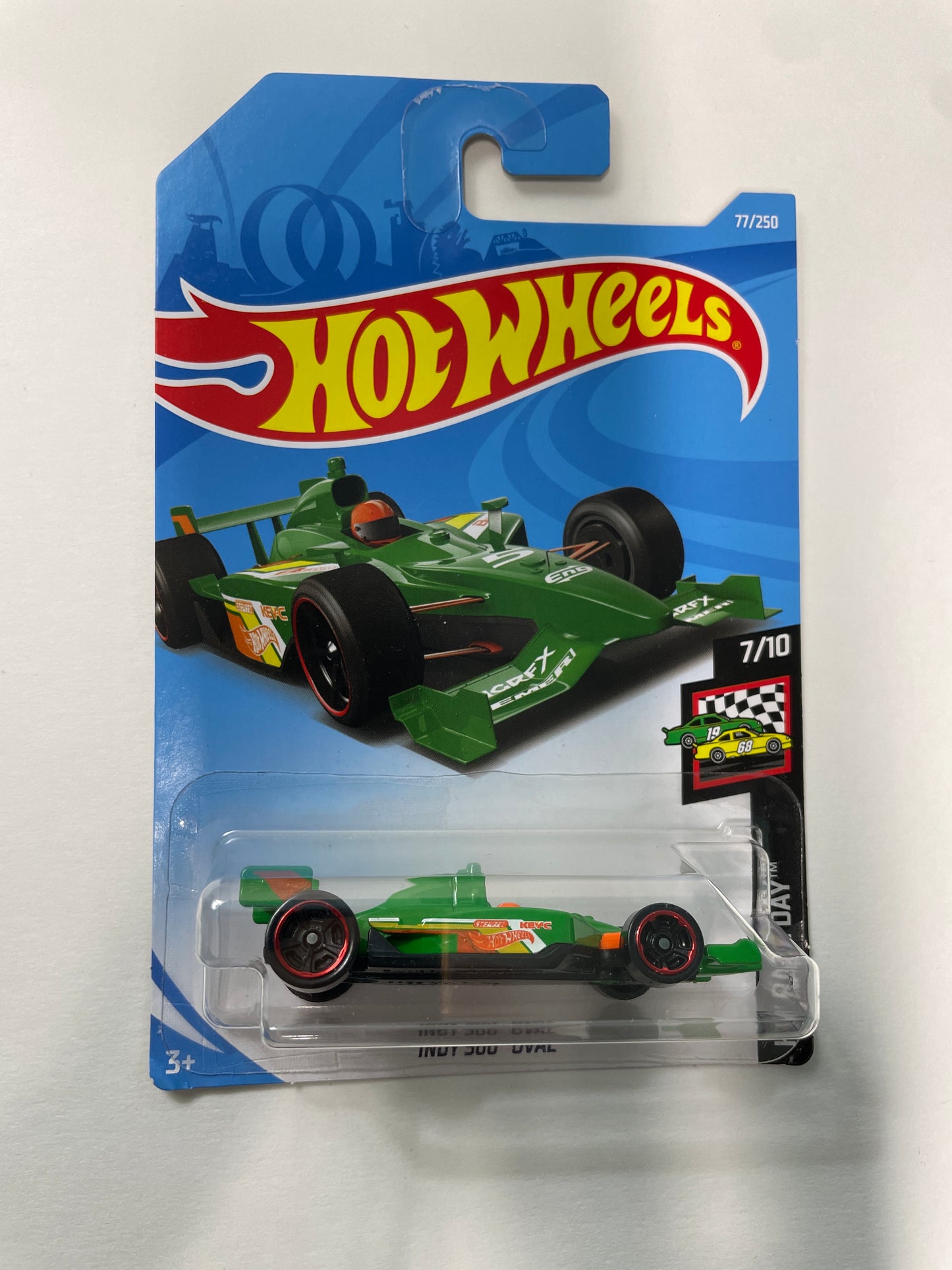 Hot Wheels 1/64 Indy 500 Oval Green - Damaged Box