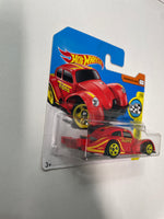 Hot Wheels 1/64 Volkswagen Käfer Race Short Card Momo Red - Damaged Card