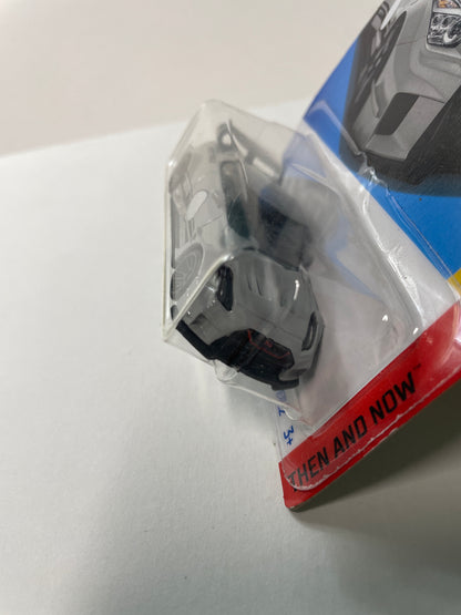 Hot Wheels 1/64 LB-Silhouette Works GT Nissan 35GT-RR Ver.2 Grey - Damaged Box
