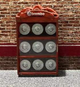 Figures 1/64 Wardrobe w/ Brake Discs Red