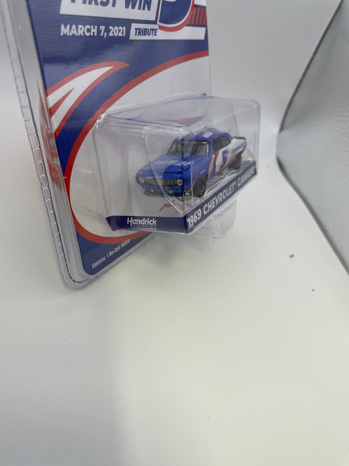 Greenlight 1/64 Hobby Exclusive Hendrick Motorsports Kyle Larson 1969 Chevrolet Camaro #5 White & Blue