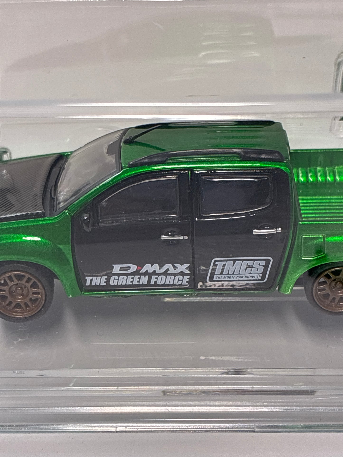 BM Creations 1/64 Malaysia Exclusive Isuzu D-Max 2018 Low Rider Metallic Green (TMCS2025) - 64B0466 - Damaged Car