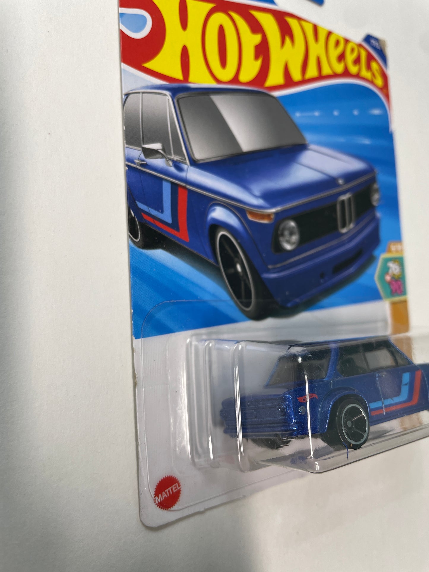 Hot Wheels 1/64 BMW 2002 Blue - Damaged Box