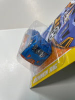 Hot Wheels 1/64 Rennen Rig Blue - Damaged Card