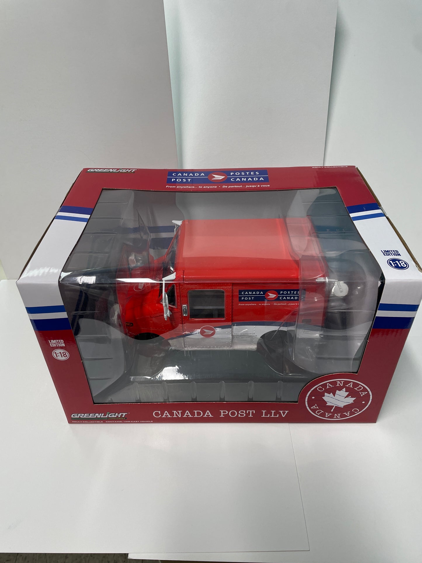 Greenlight 1/18 Canada Post LLV Red