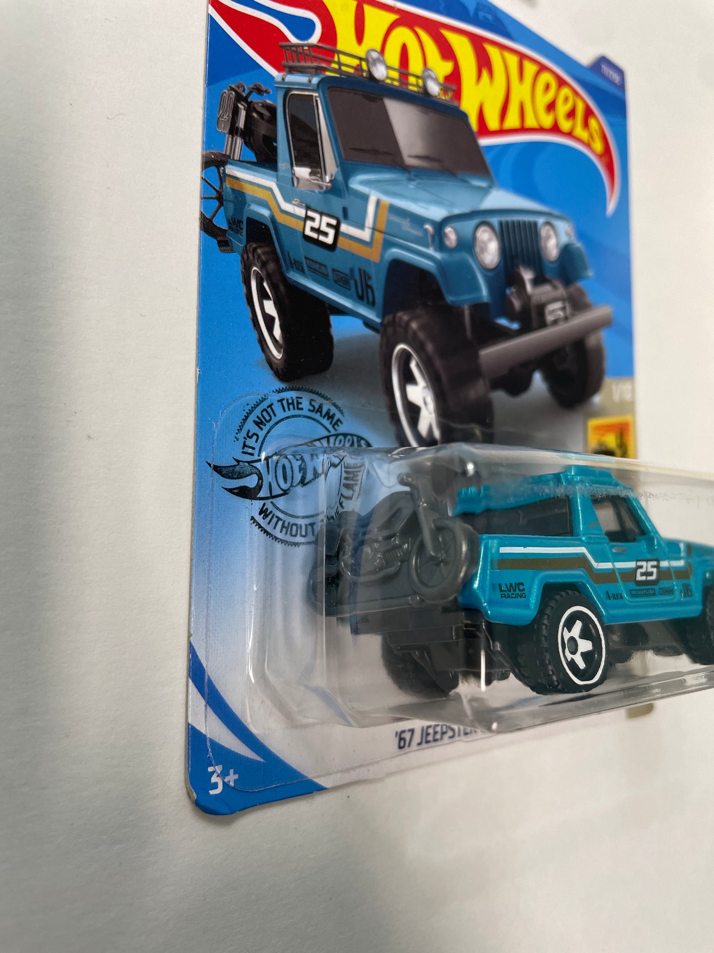 Hot Wheels 1/64 ‘67 Jeepster Commando Blue - Damaged Box