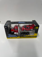 Maisto Muscle Machines 1/64 Muscle Transports 1980 Mack R685st Flatbed & Lamborghini Countach Red