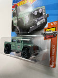 Hot Wheels 1/64 ‘15 Land Rover Defender Double Cab Green