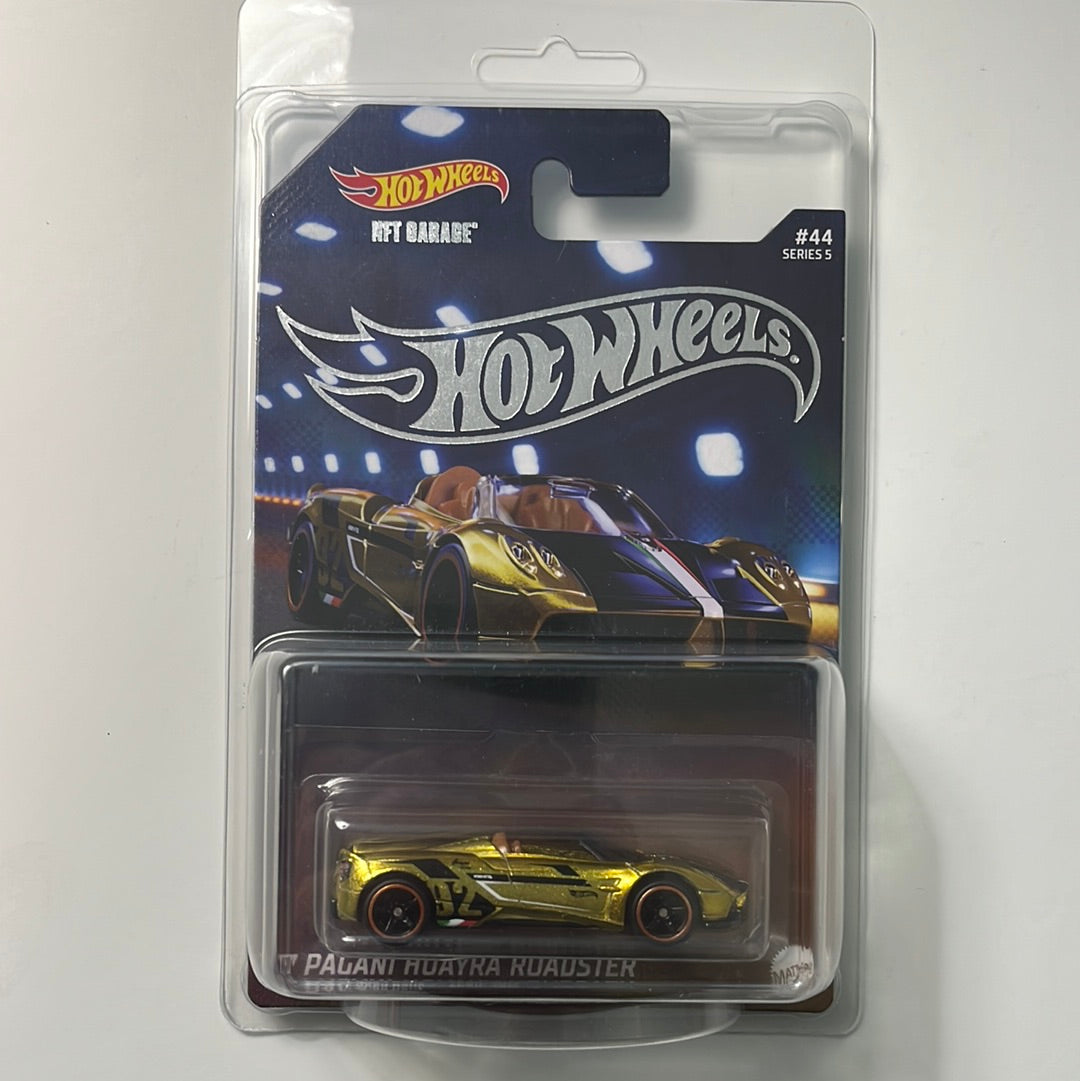 Hot Wheels NFT Garage Series 5 '17 Pagani Huayra Roadster Yellow