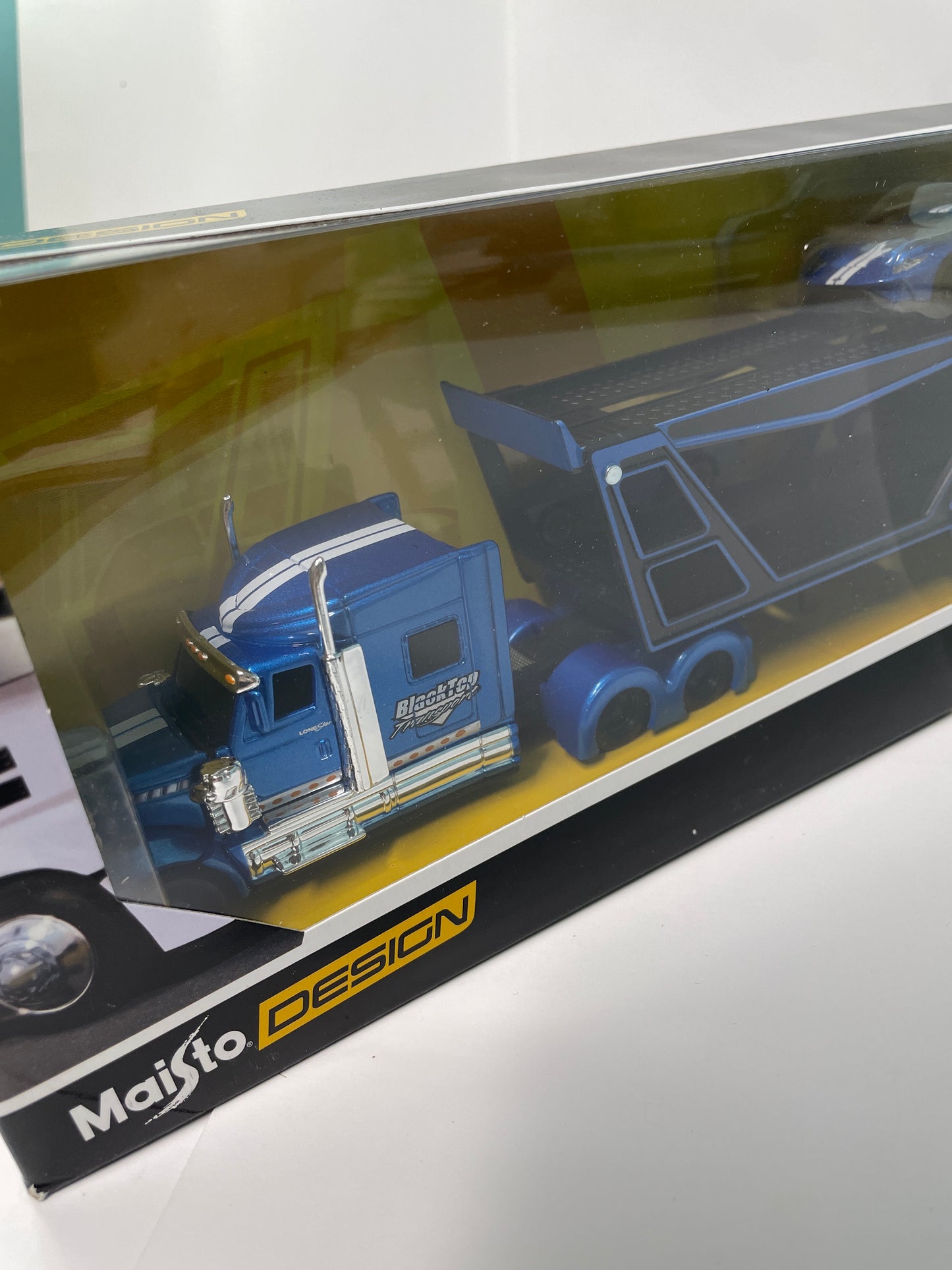 Maisto Design 1/64 International Lonestar/ 2019 Ford GT Blue - 11454 BU - Damaged Box