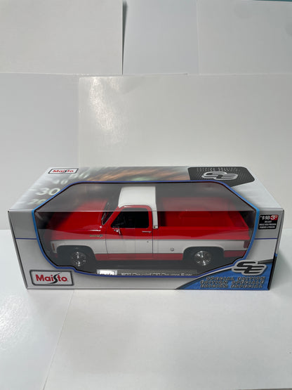 Maisto 1/18 1974 Chevrolet C10 Cheyenne Super Red & White