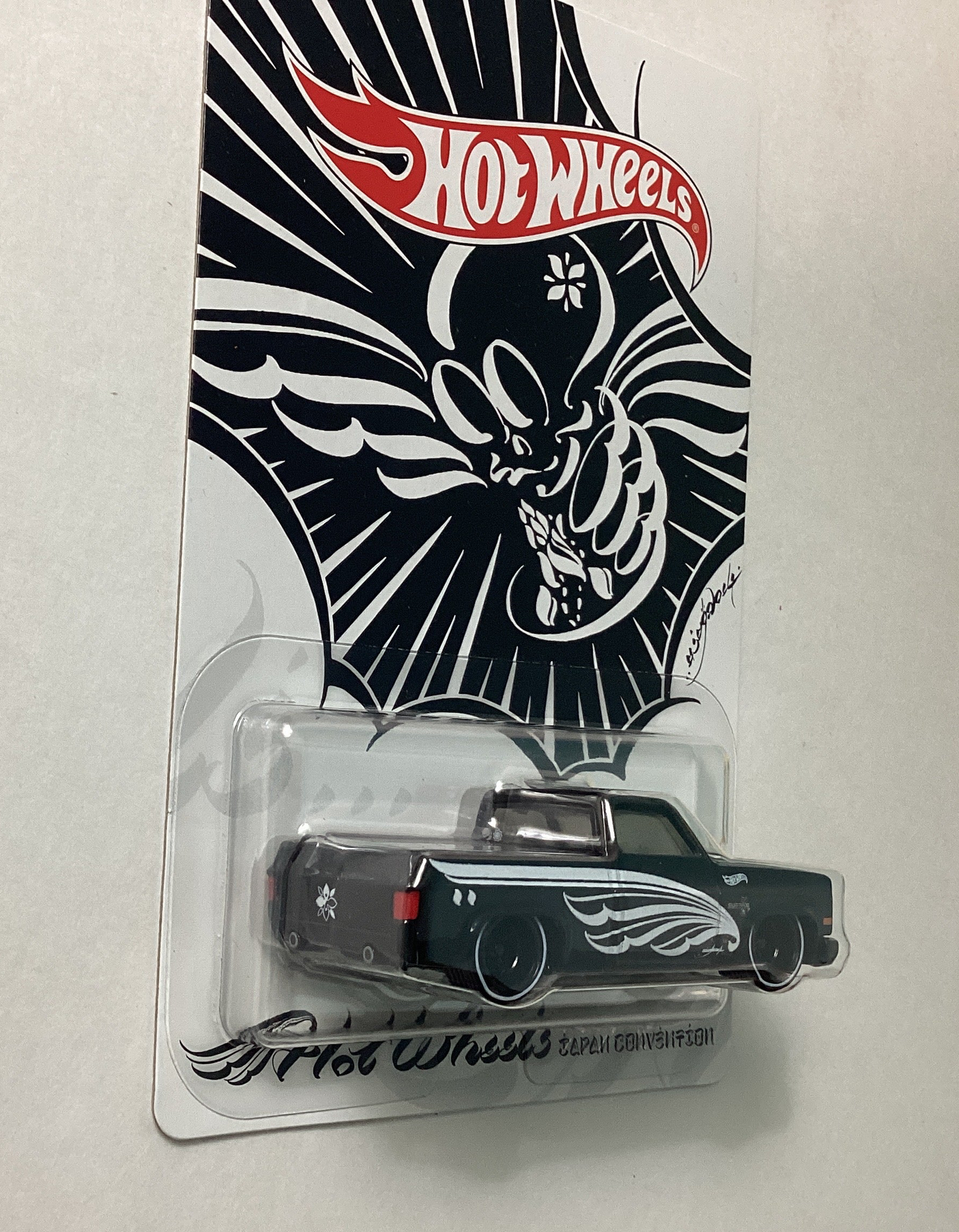 Hot Wheels 1/64 Collectors Japan Convention Silverado Black