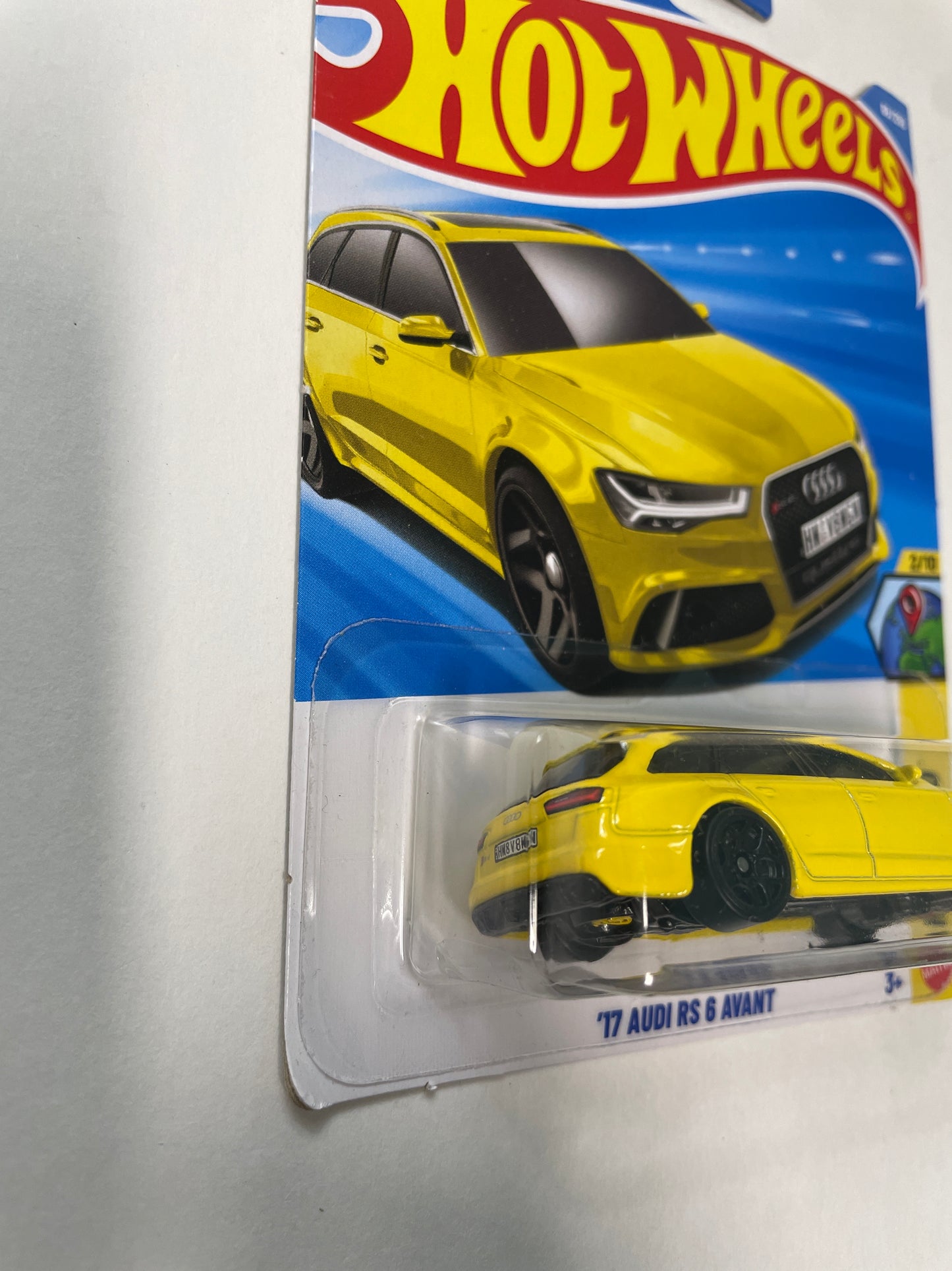 Hot Wheels 1/64 ‘17 Audi RS 6 Avant Yellow - Damaged Box