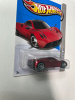 Hot Wheels 1/64 Pagani Huayra Red - Damaged Card