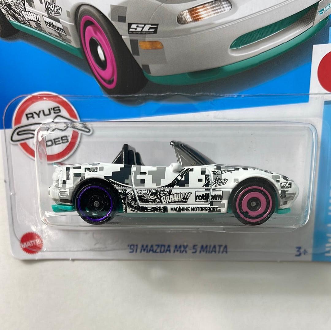 *Japan Card* Hot Wheels 1/64 ‘91 Mazda MX-5 Miata White - Damaged Card