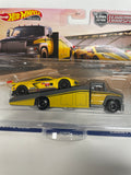 Hot Wheels Car Culture Team Transport Corvette C8.R w/ Carry On