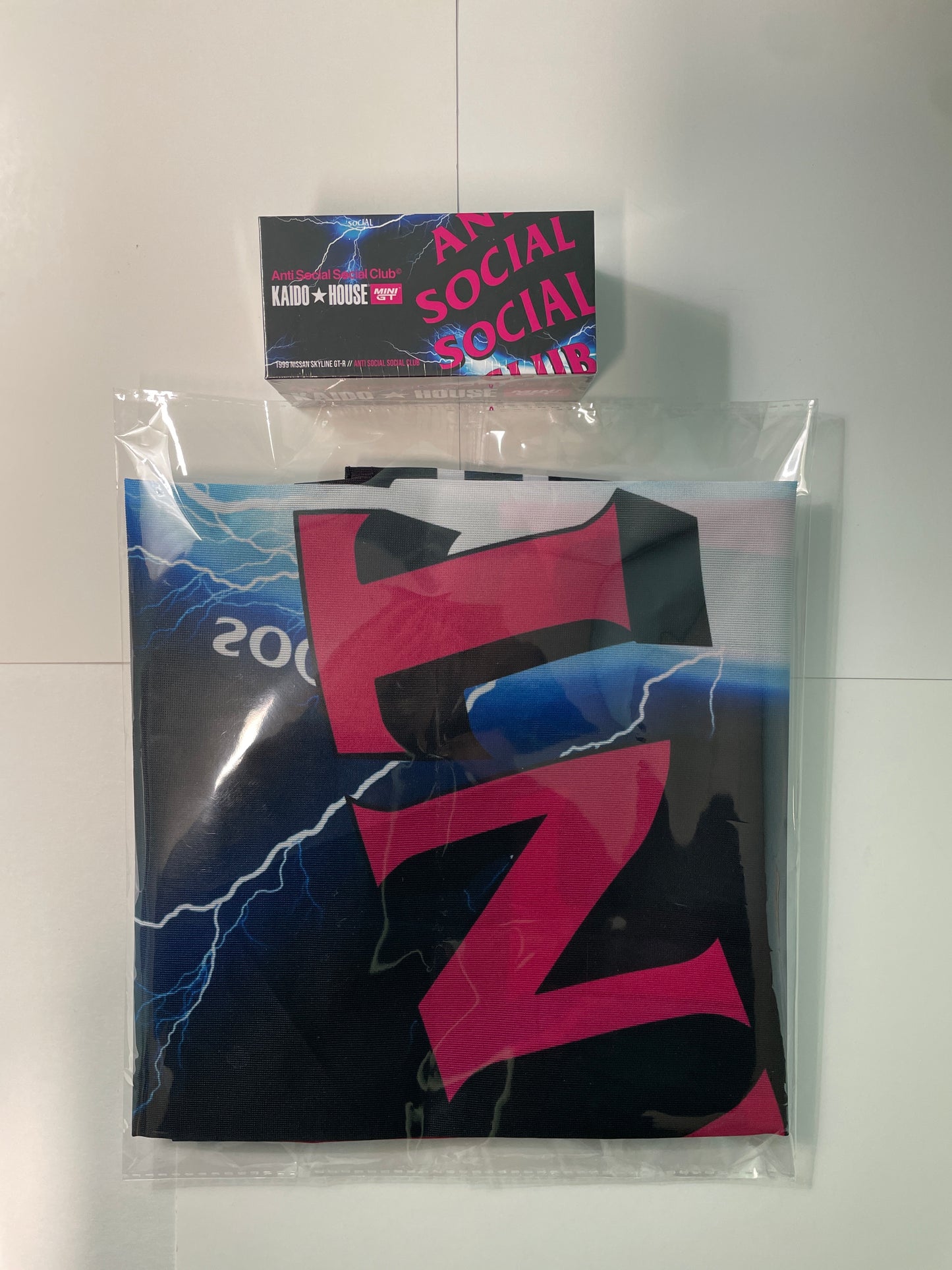 Mini GT x Kaido House 1/64 2026 Tokyo Auto Salon Anti Social Social Club 1999 Nissan Skyline GT-R (R34) V1 & Flag - KHMG106