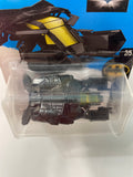 Hot Wheels 1/64 Batman The Bat Black & Yellow - Damaged Card