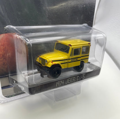 Greenlight 1/64 Hobby Exclusive Jeep 1974 Jeep DJ-5 Yellow