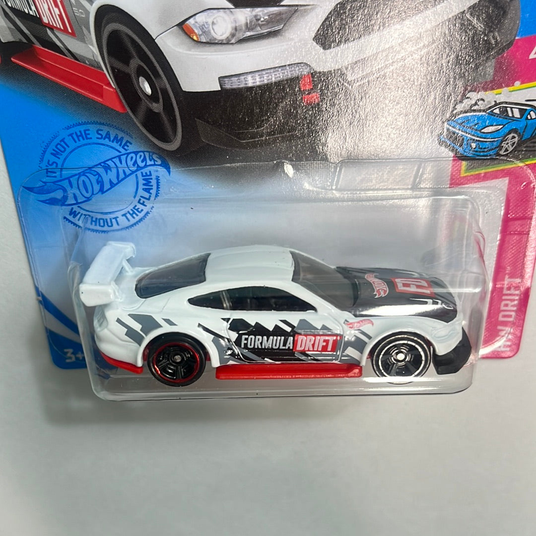 Hot Wheels 1/64 Kroger Exclusive Custom ‘18 Ford Mustang GT White