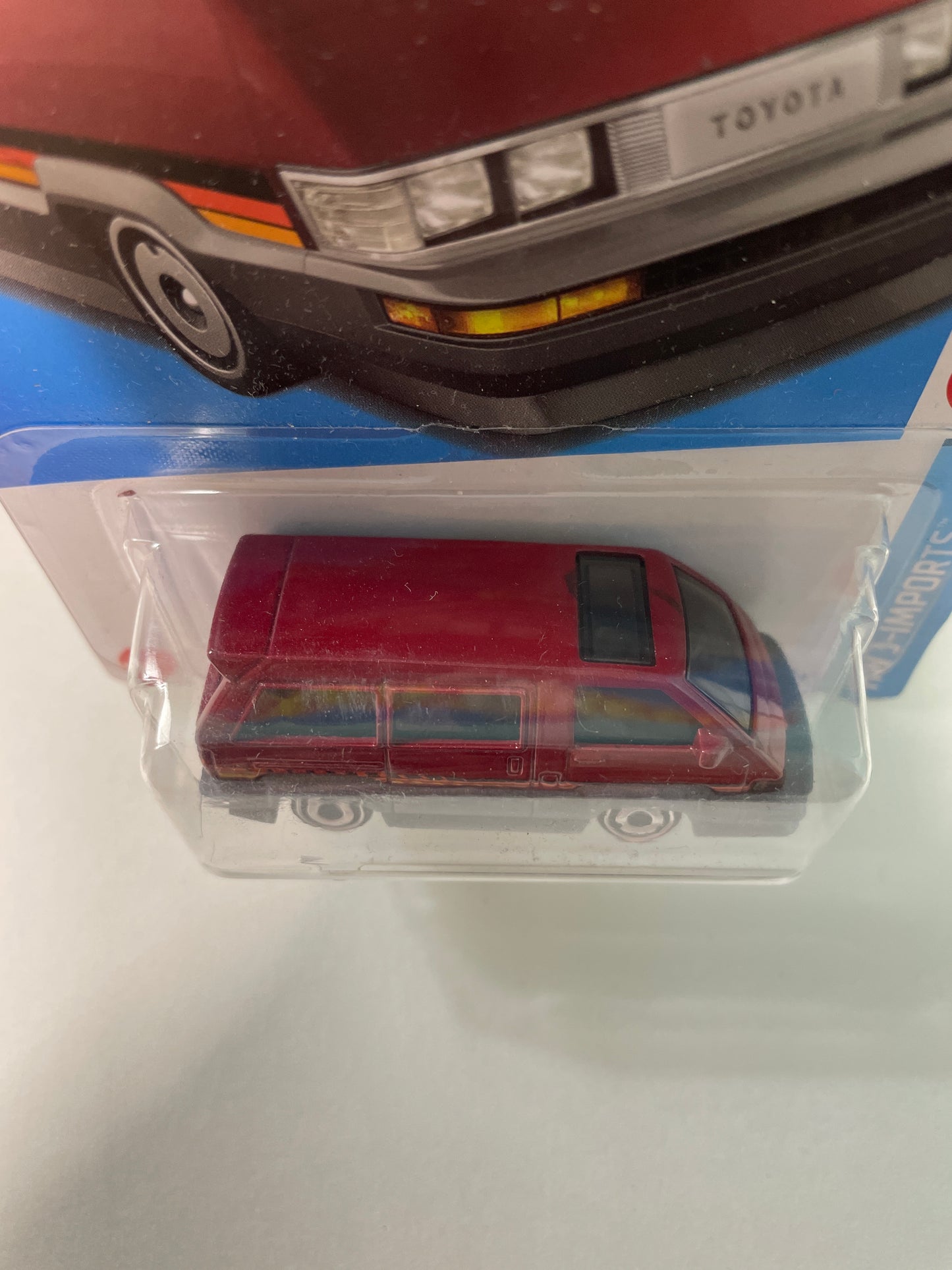 Hot Wheels 1/64 1986 Toyota Van Red - Damaged Box