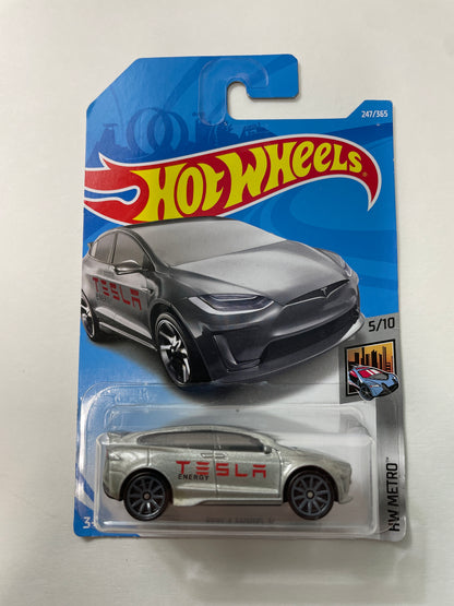 Hot Wheels 1/64 Tesla Model X Grey - Damaged Box