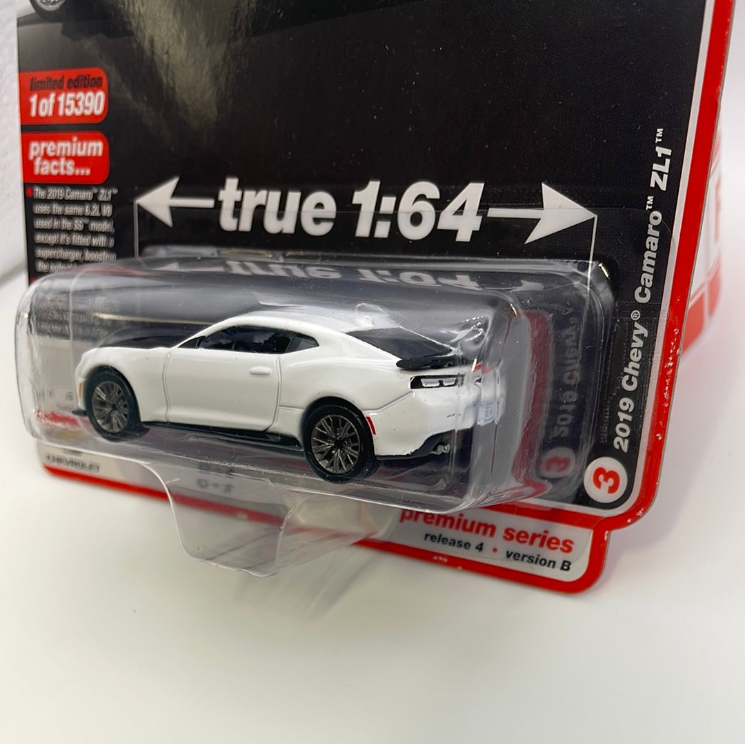 Auto World 1/64 Modern Muscle Version B 2019 Chevy Camaro ZL1 Summit White
