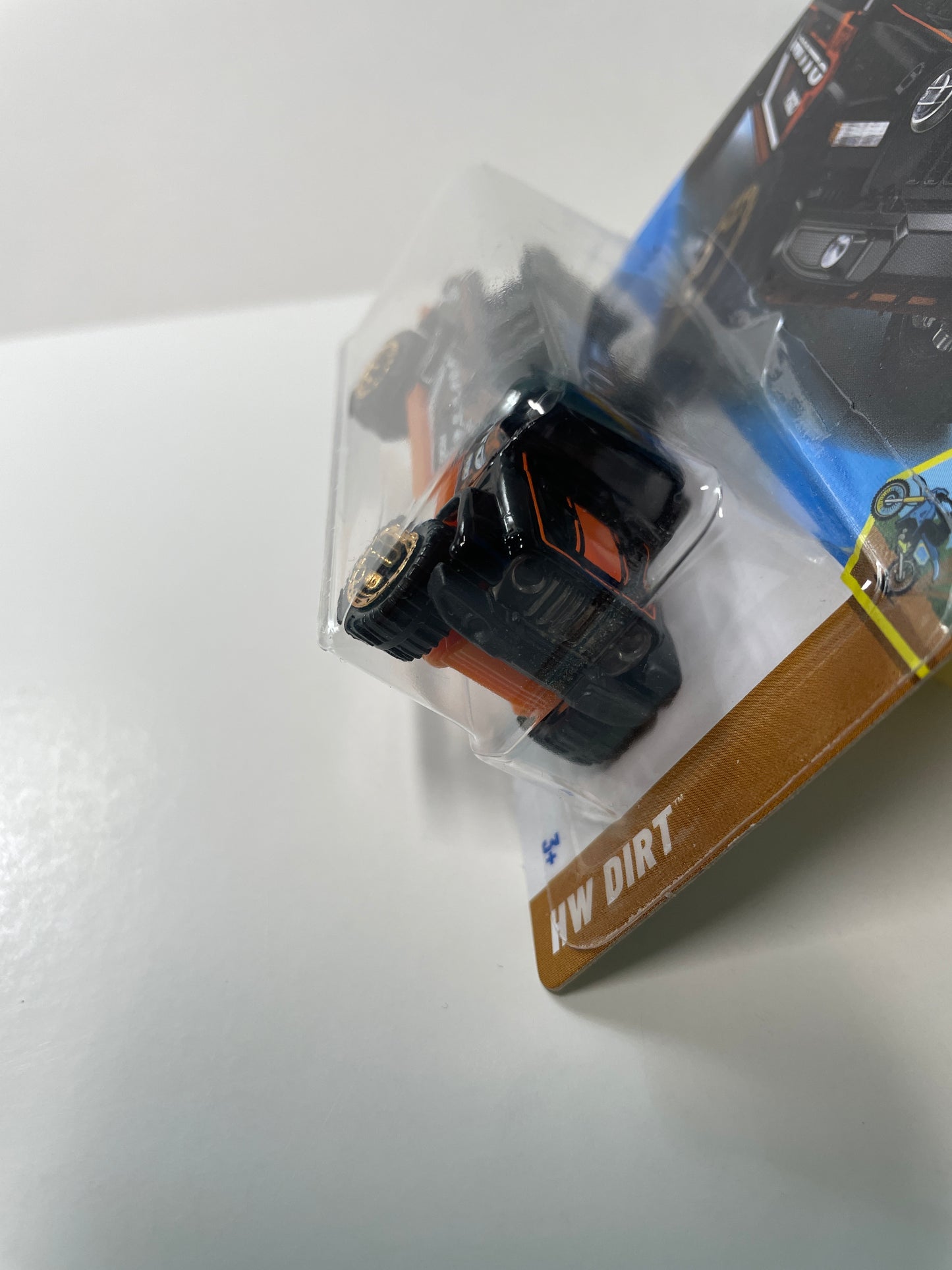 Hot Wheels 1/64 ‘20 Jeep Gladiator Black & Orange