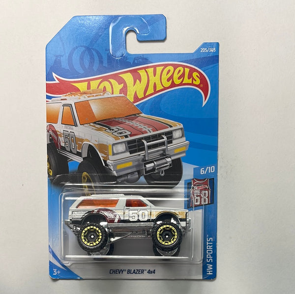 Hot Wheels 1/64 Chevy Blazer 4x4 White - Damaged Card