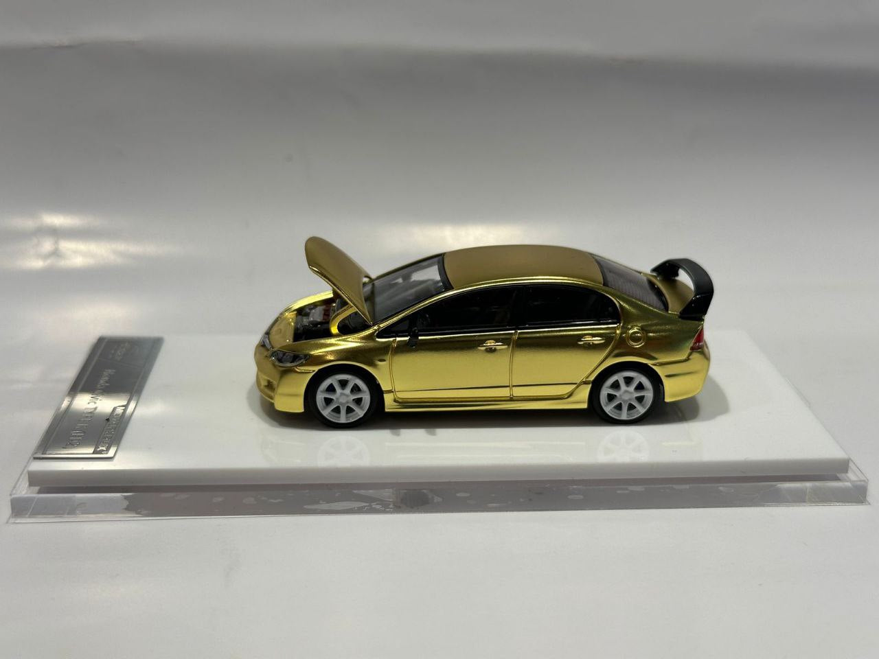 Motorhelix 1/64  Honda Civic Type R (FD2) Customized Chrome Paint Gold - The Diecast Expo 2025 Singapore Dinner Exclusive