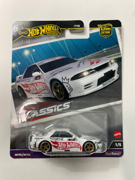 Hot Wheels 1/64 Car Culture Modern Classics Nissan Skyline GT-R (R32) Pandem White