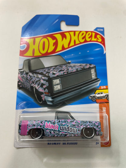 Hot Wheels 1/64 '83 Chevy Silverado Black & Pink