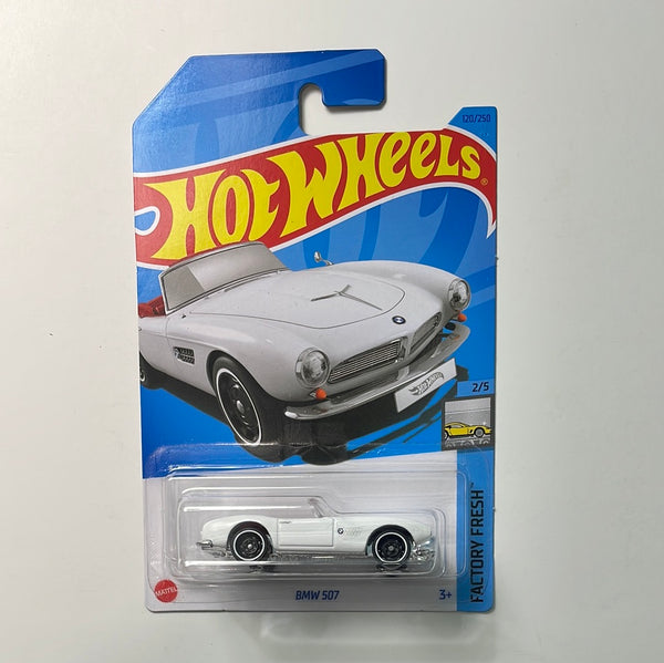 Hot Wheels 1/64 BMW 507 White