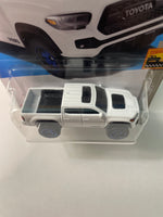 Hot Wheels 1/64 ‘20 Toyota Tacoma White