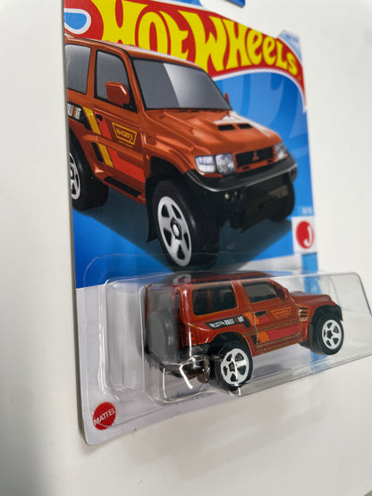 Hot Wheels 1/64 Mitsubishi Pajero Evolution Orange