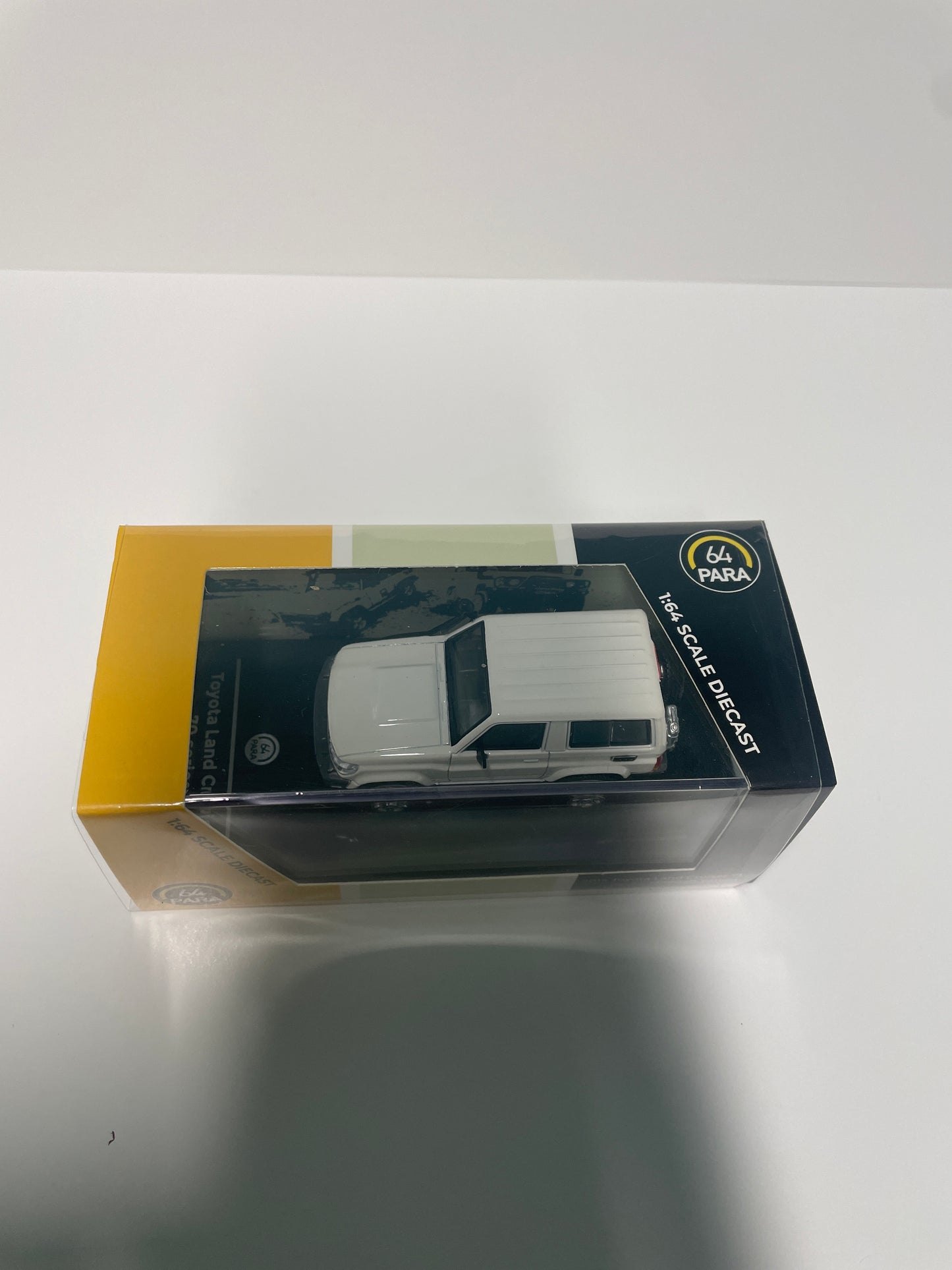 Para64 1/64 2014 Toyota Land Cruiser 71 SWB  French Vanilla