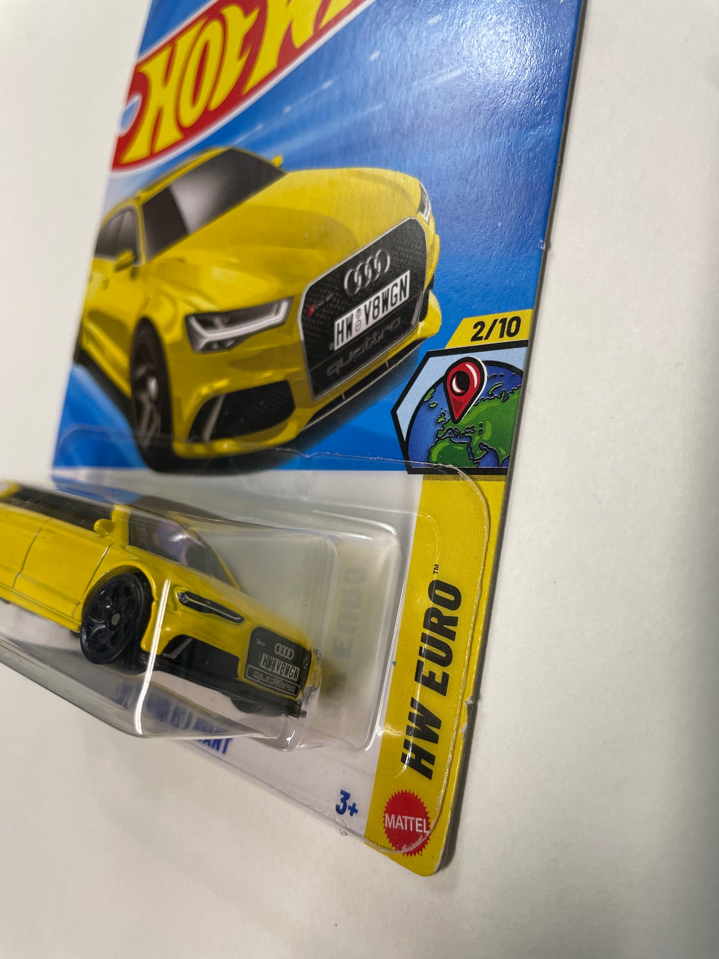 Hot Wheels 1/64 ‘17 Audi RS 6 Avant Yellow - Damaged Box