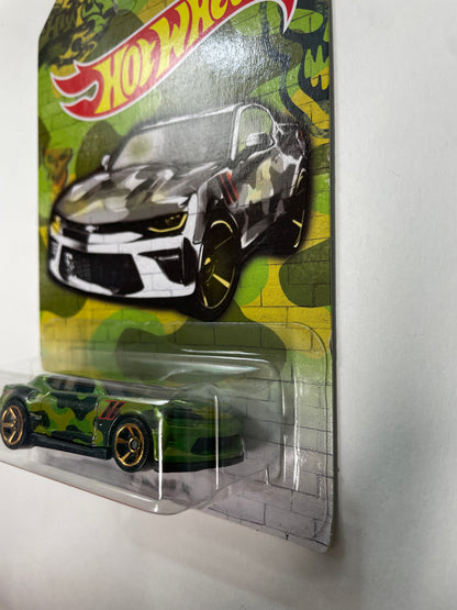 Hot Wheels 1/64 Camo ‘18 Camaro SS Green