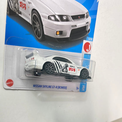 Hot Wheels 1/64 Nissan Skyline GT-R (BCNR33) Godzilla White - Damaged Box