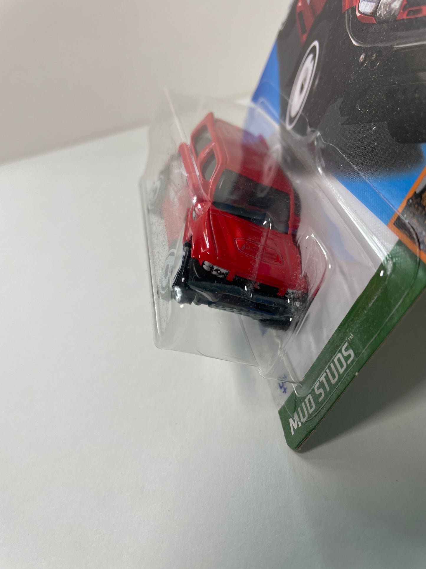 Hot Wheels 1/64 Mitsubishi Pajero Evolution Red - Damaged Box