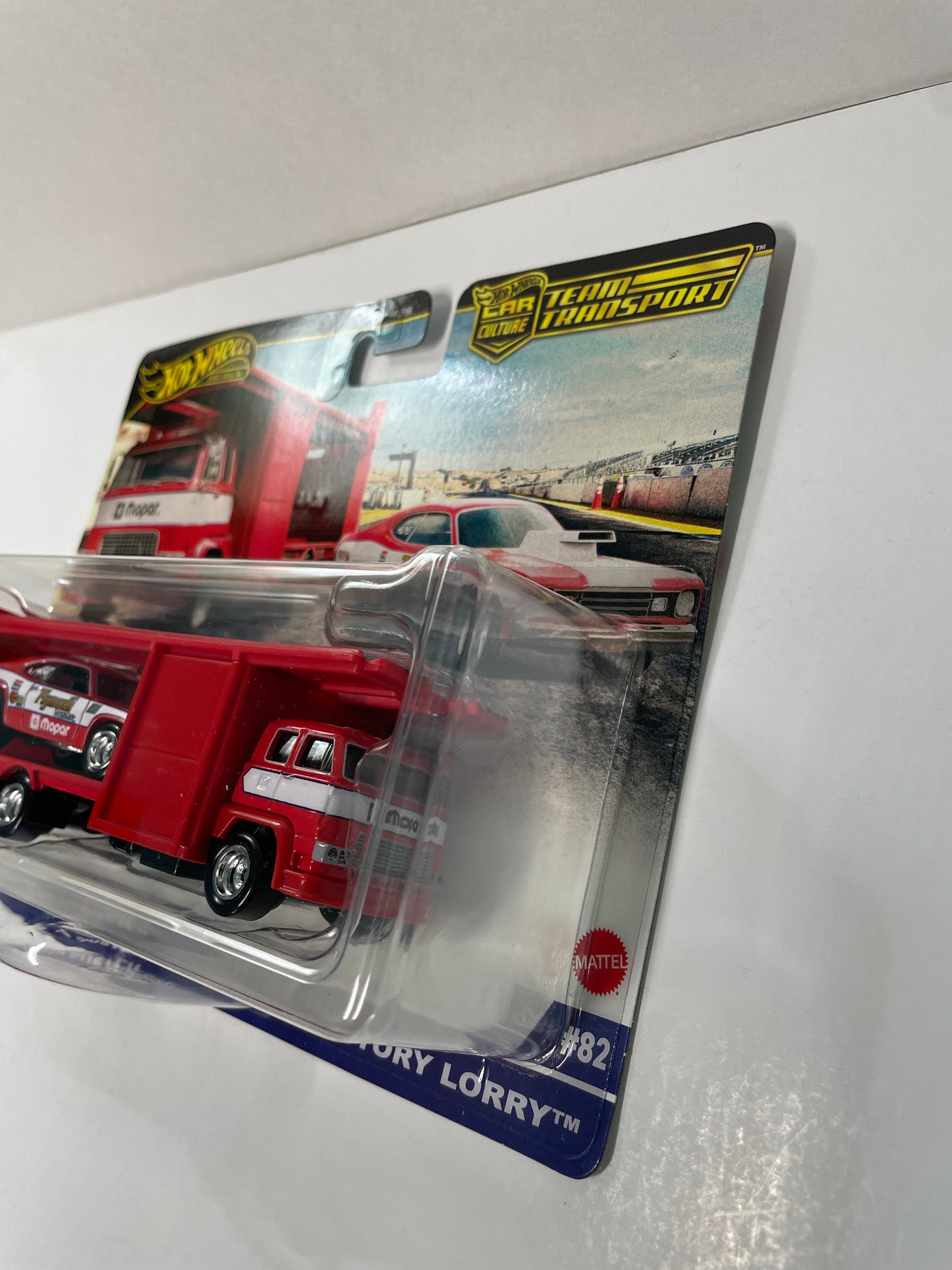 Hot Wheels 1/64 Car Culture Team de Transport G Case '73 Plymouth Duster w/ Second Story Lorry Red