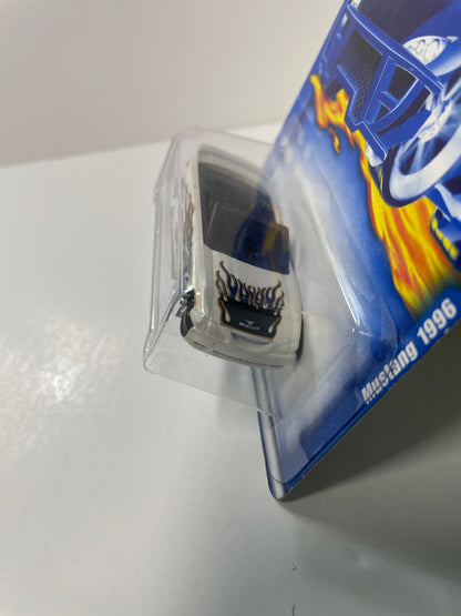 Hot Wheels 1/64 Ford Mustang 1996 White - Damaged Box