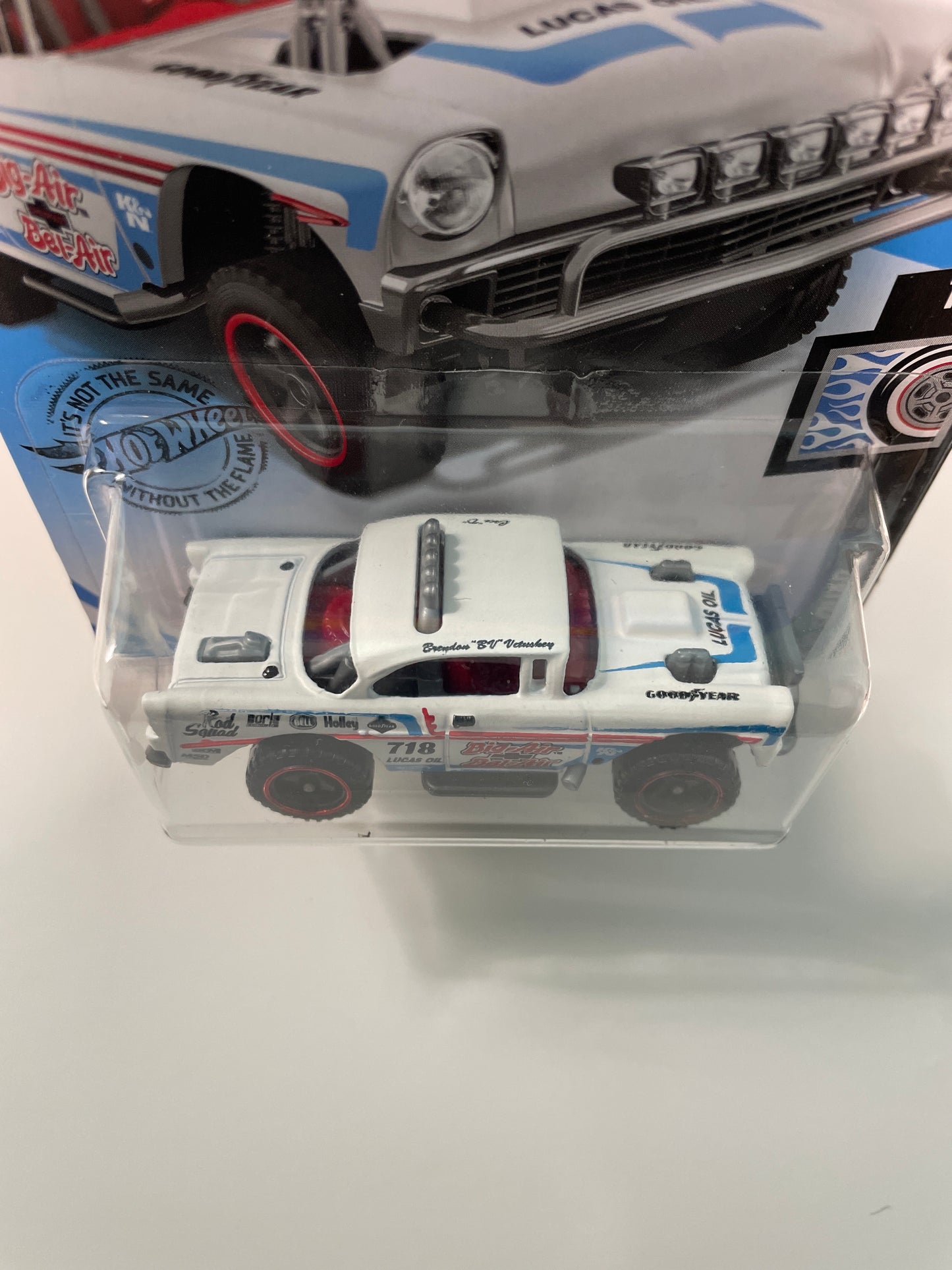 Hot Wheels 1/64 Big-Air Bel-Air White - Damaged Box