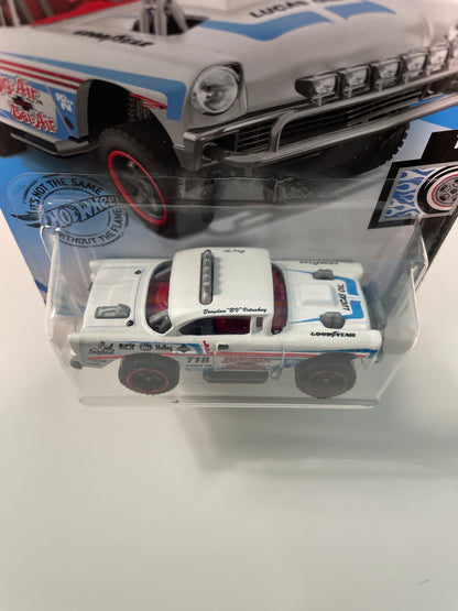Hot Wheels 1/64 Big-Air Bel-Air White - Damaged Box