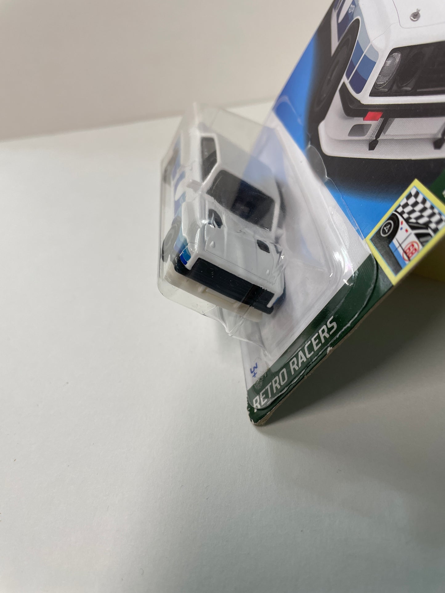 Hot Wheels 1/64 Ford Escort RS2000 White & Blue - Damaged Box