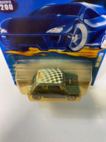 Hot Wheels 1/64 Mini Cooper Green - Damaged Card