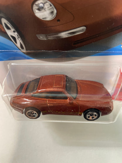 Hot Wheels 1/64 ‘96 Porsche Carrera Brown - Damaged Box