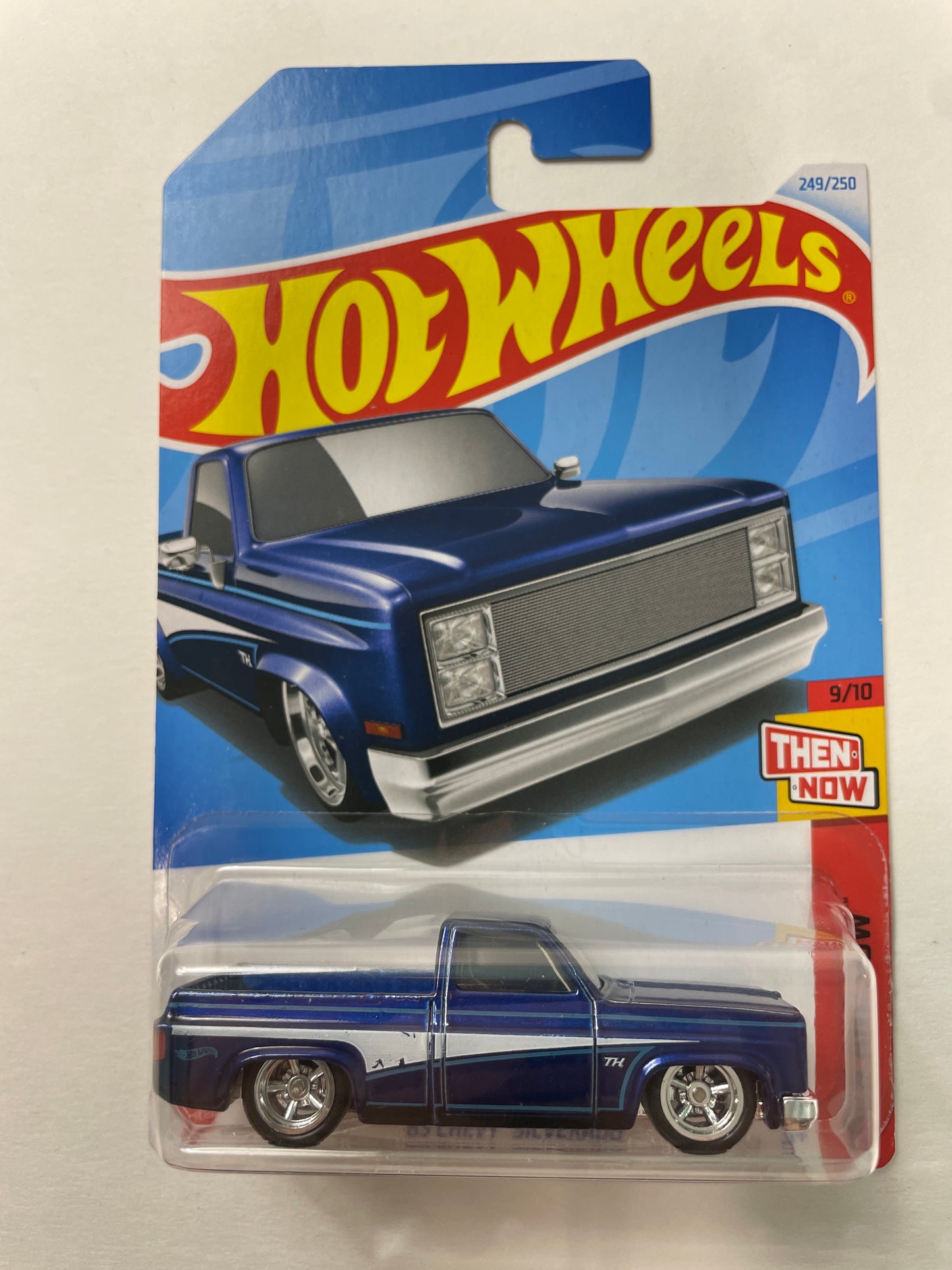 Hot Wheels 1/64 Super Treasure Hunt ‘83 Chevy Silverado Blue