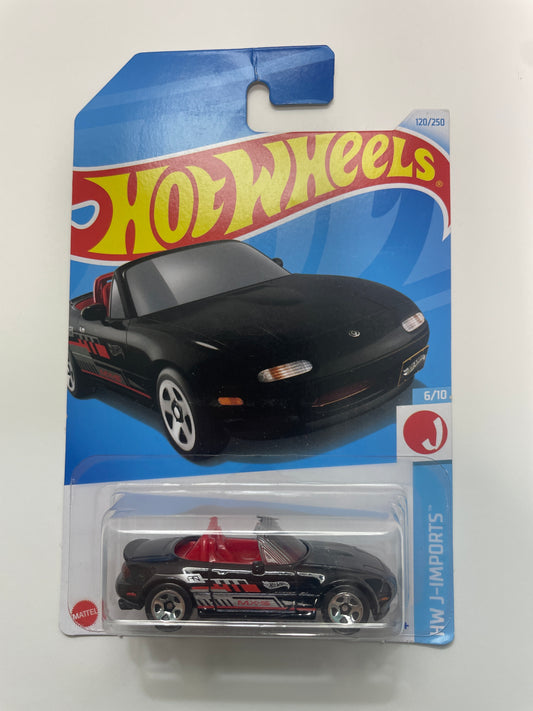 Hot Wheels 1/64 ‘91 Mazda MX-5 Miata Black - Damaged Card