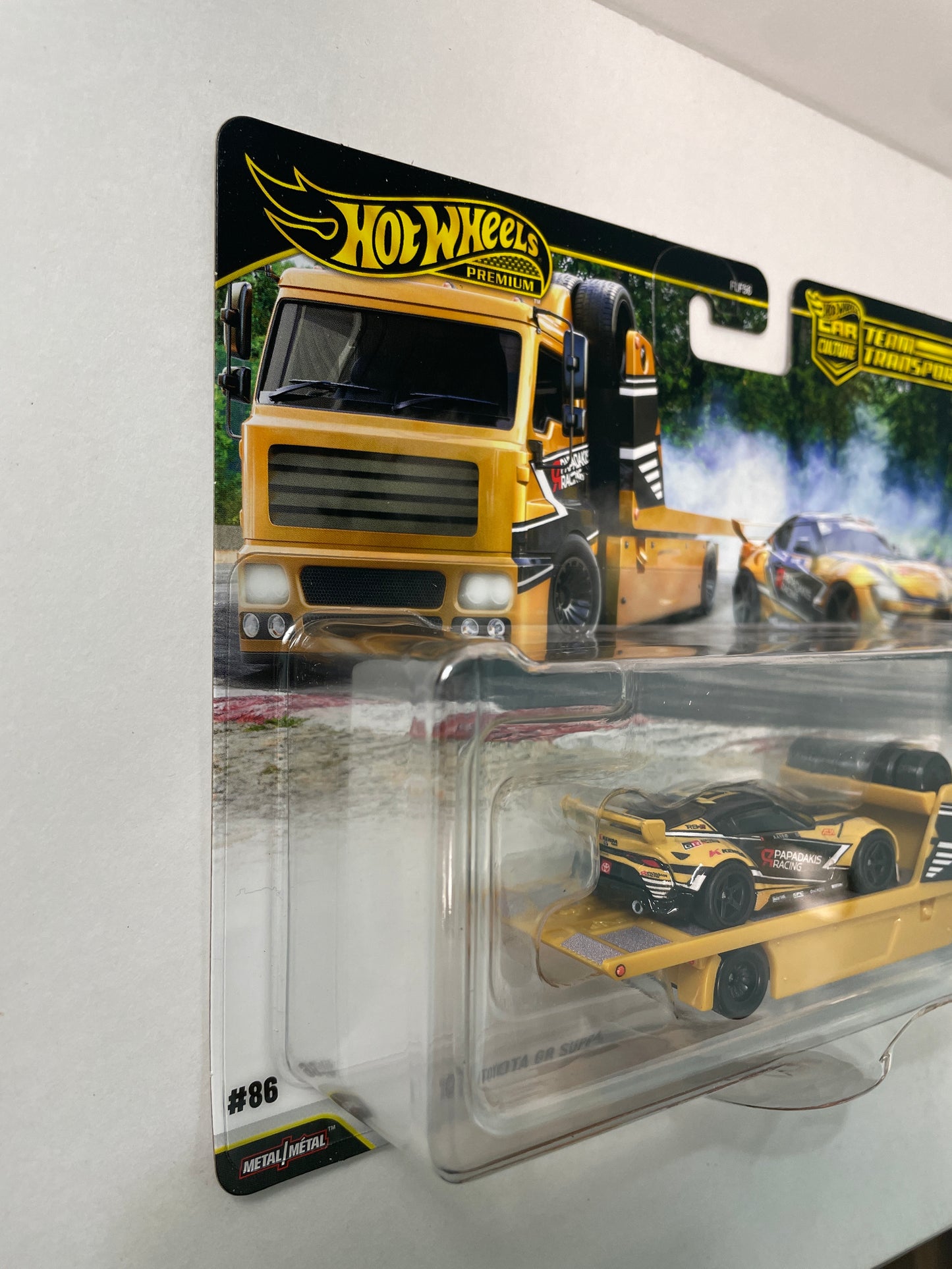 Hot Wheels 1/64 Car Culture Team Transport '20 Toyota Gr Supra & Fleet Street Yellow - JHX87 - Damaged Box